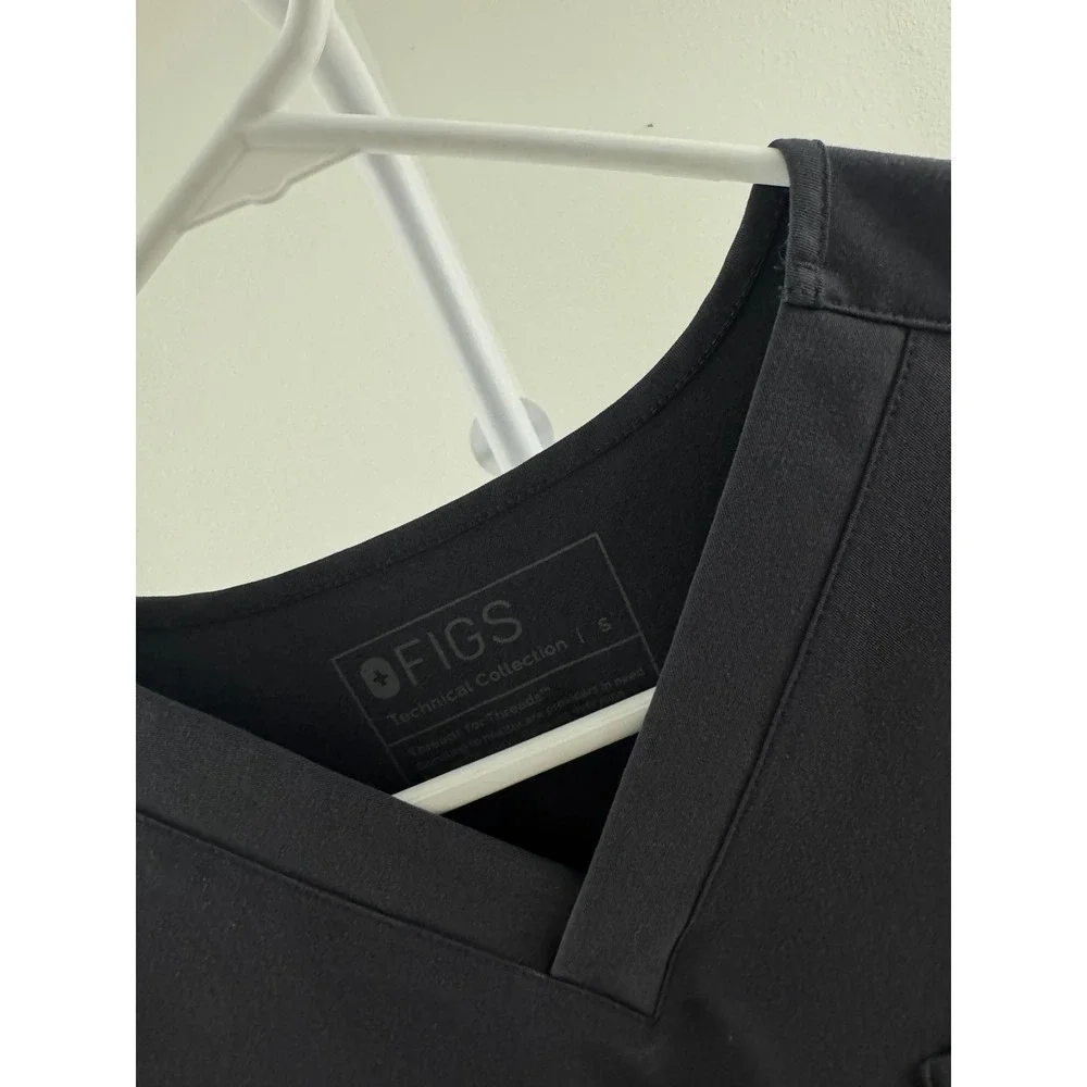 Figs Leon Three-Pocket Scrub Top Mens‎ Small Gray V-Neck Technical Collection
